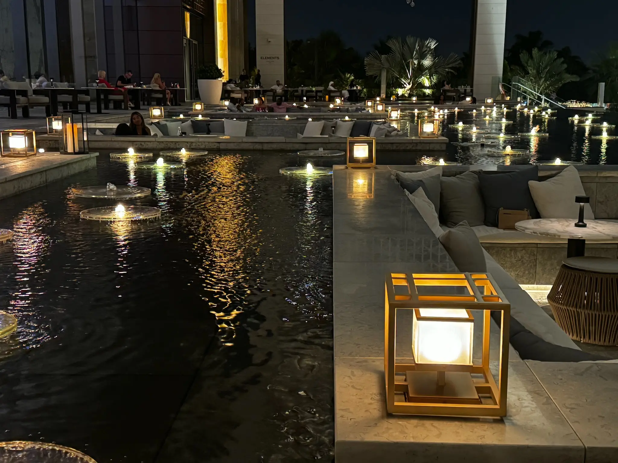 Evening water show at Atlantis The Royal